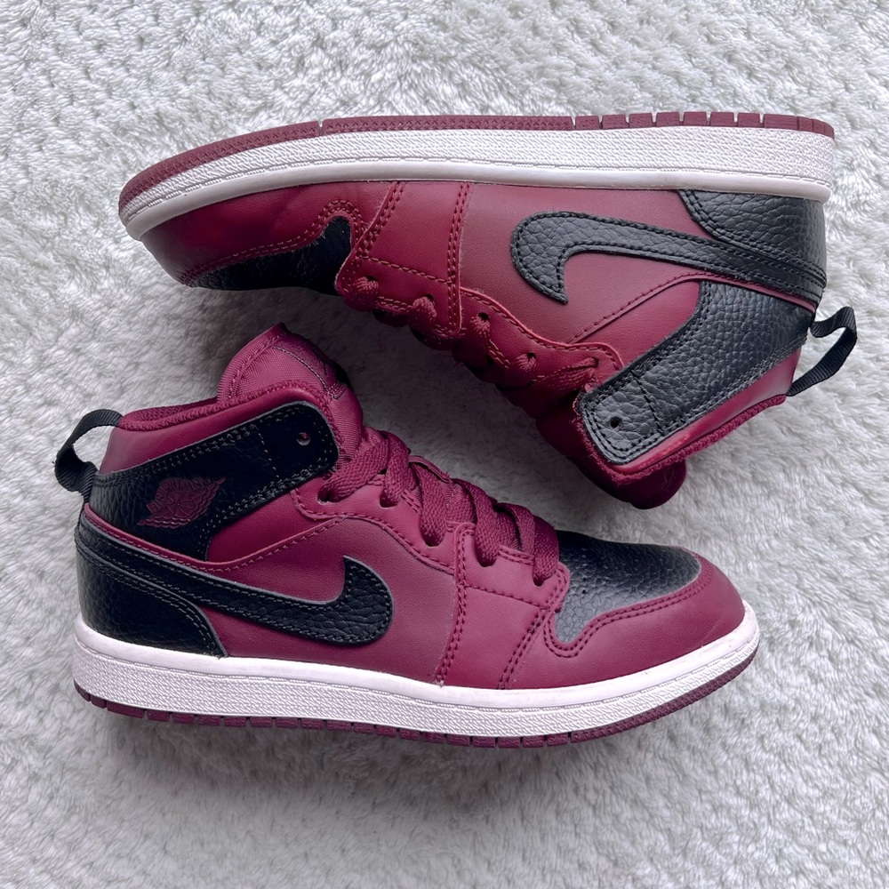 Nike Air Jordan Retro 1 Team Red/Black size 1.5Y